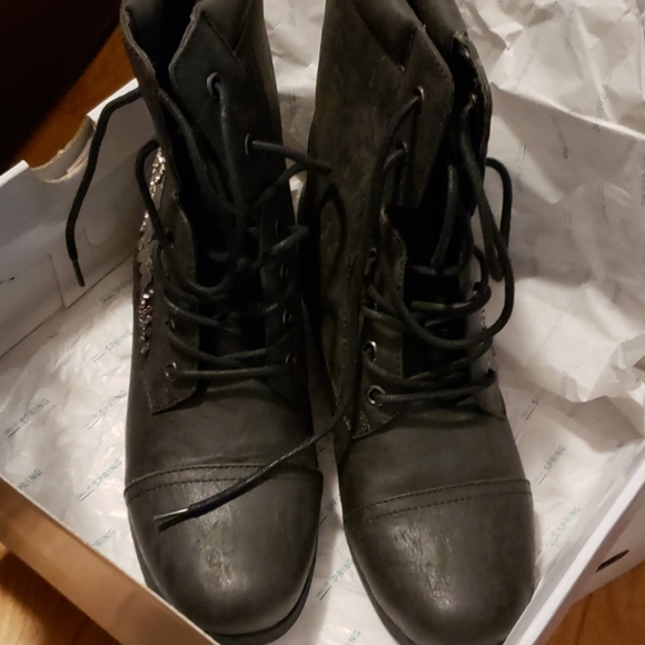 Call it Spring boots - Picture 5 of 6